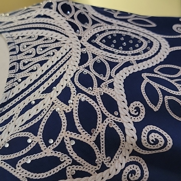 Navy Beige JM Collection Top - Picture 3 of 8